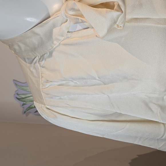 Torrid - Studio Bubble Satin Bow Tie Blouse in Pristine Cream / White​​​​ - Picture 3 of 12